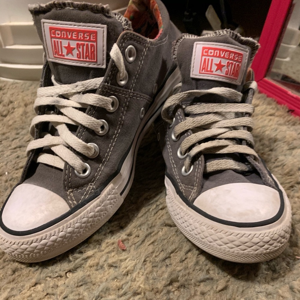 Low top grey converse
